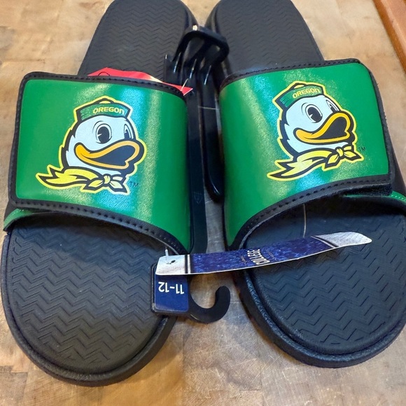 Oregon Ducks Men’s Sz 11/12 Slide Sandals Slip On Green and Black Brand New main image 14